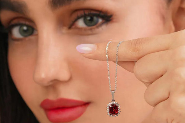 خرید گردنبند مناسب از فروشگاه تندیس