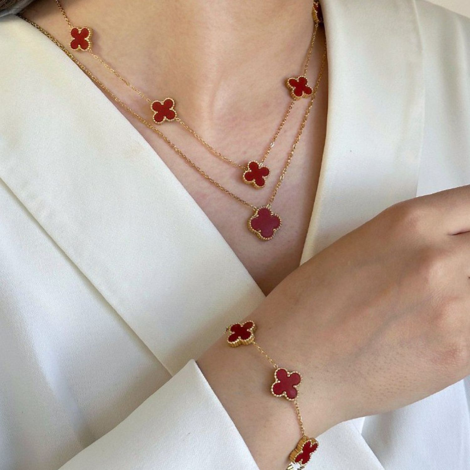 گردنبند استیل 304 ون کلیف (Van cleef) قرمز 15 میل طلایی