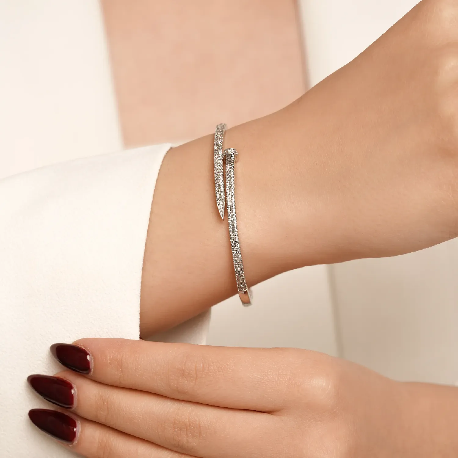 دستبند النگویی رادیوم نگین دار سفید