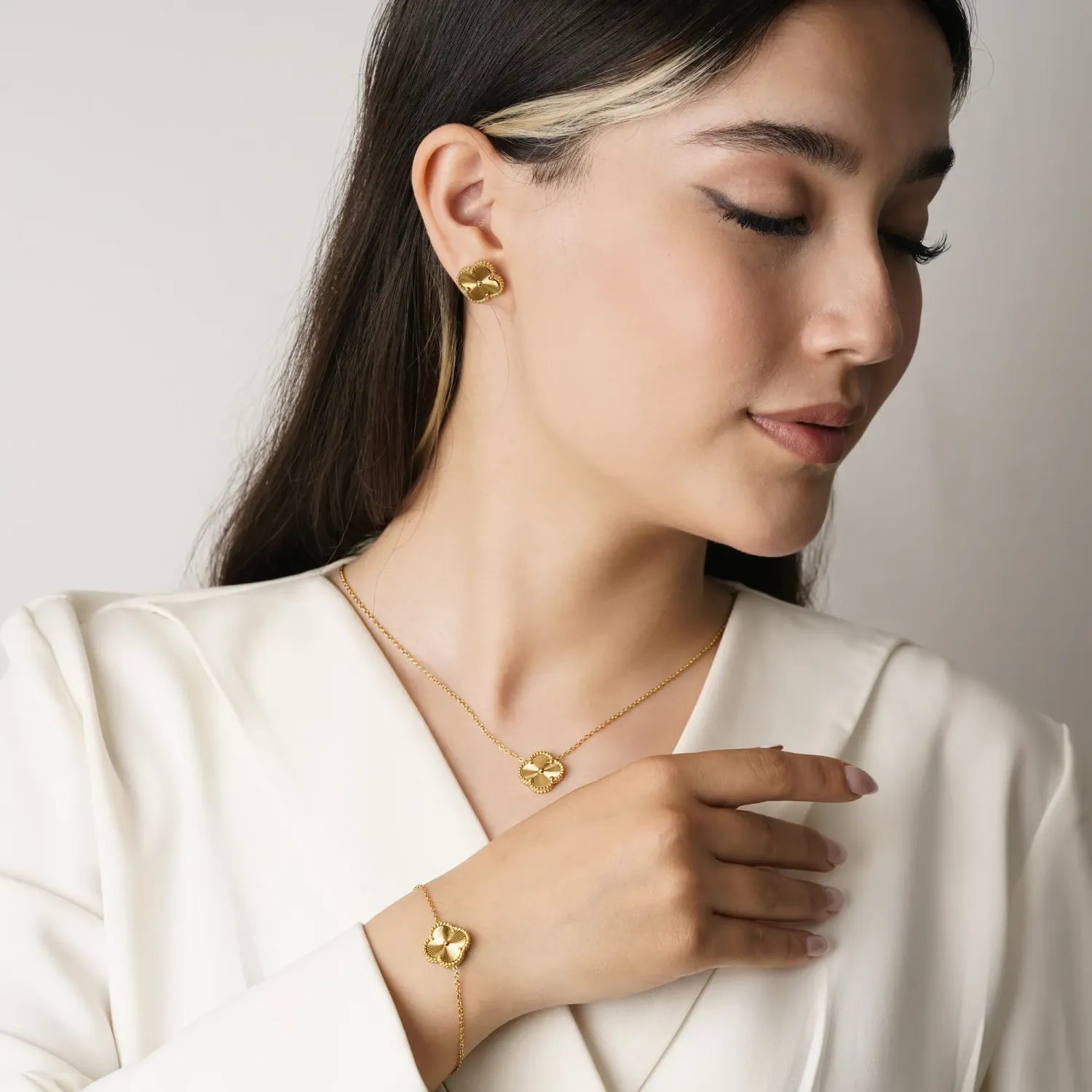 گردنبند استیل 304 (Van cleef) ون کلیف 15میل طلایی