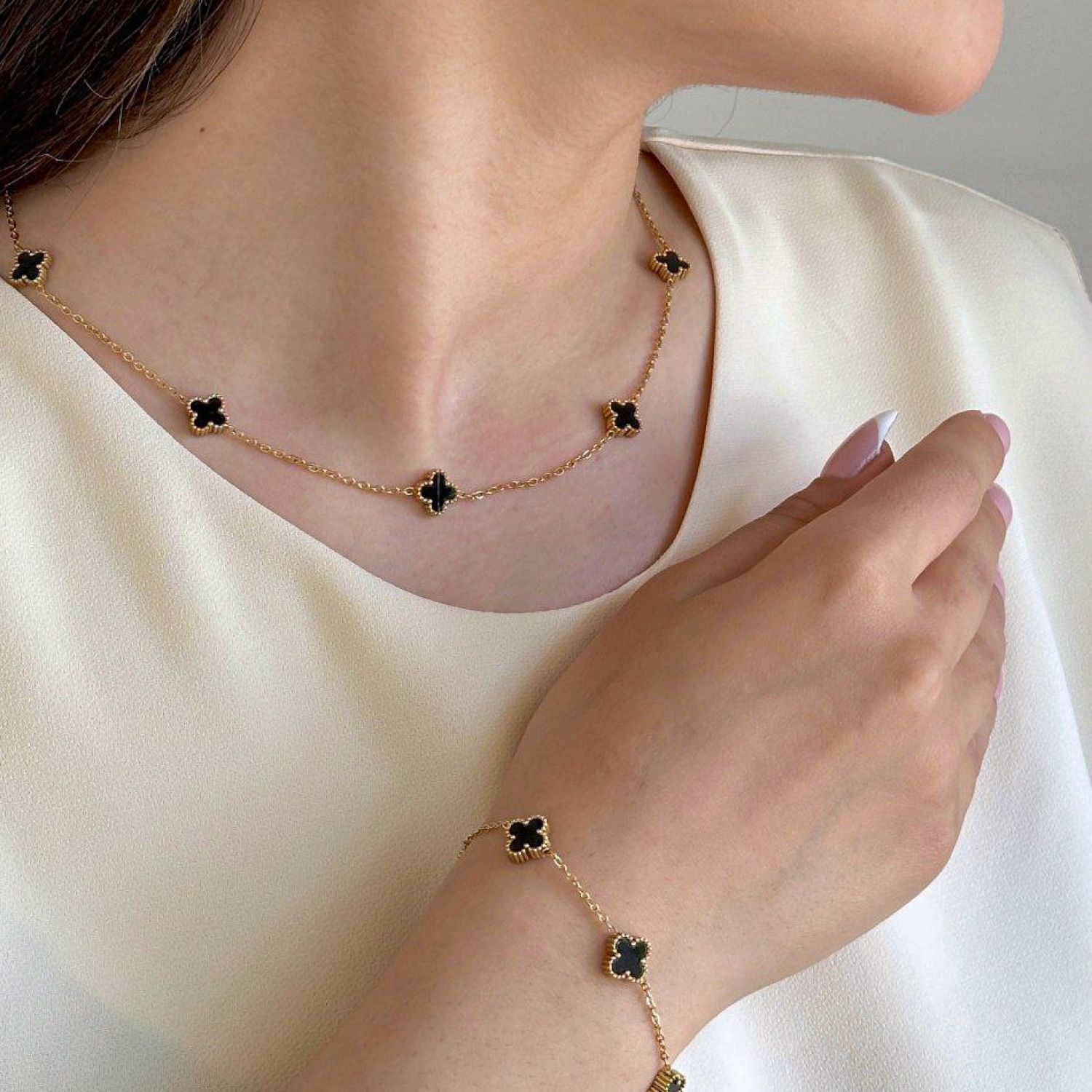 گردنبند استیل304 (Van cleef) ون کلیف مشکی 9 میل طلایی