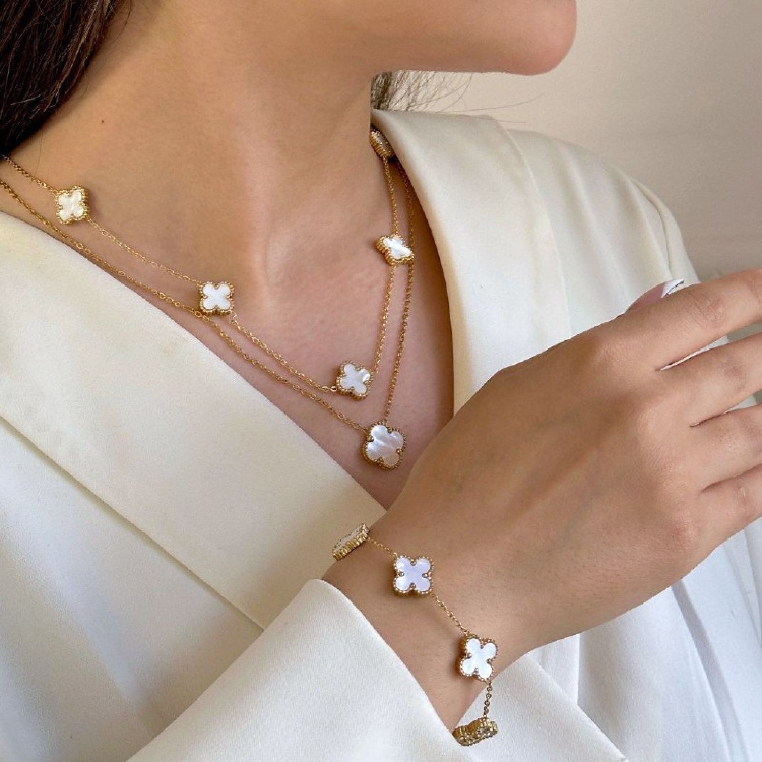 گردنبند استیل 304 ون کلیف (Van cleef) سفید 15 میل طلایی