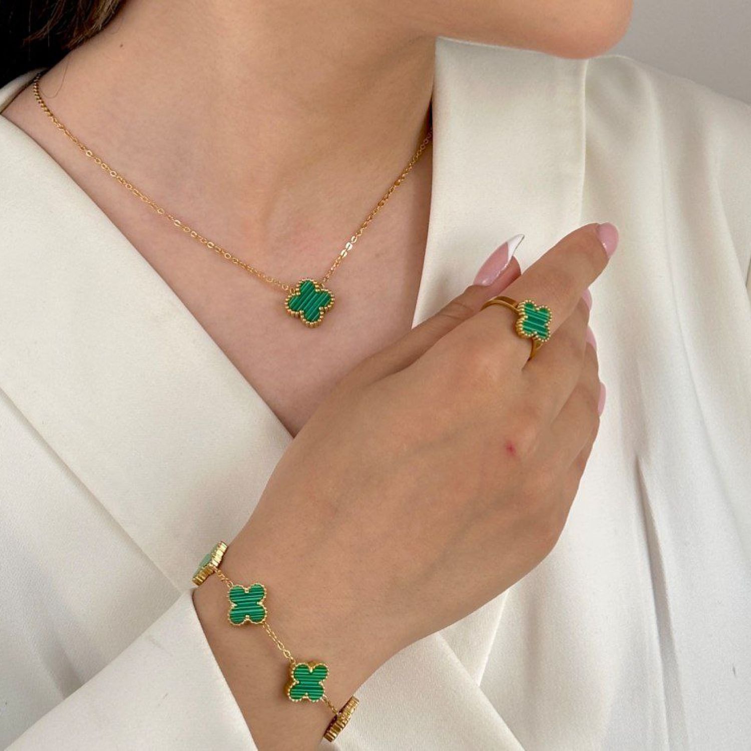 گردنبند استیل304 (Van cleef) ون کلیف سبز 15میل طلایی(تک پلاک)