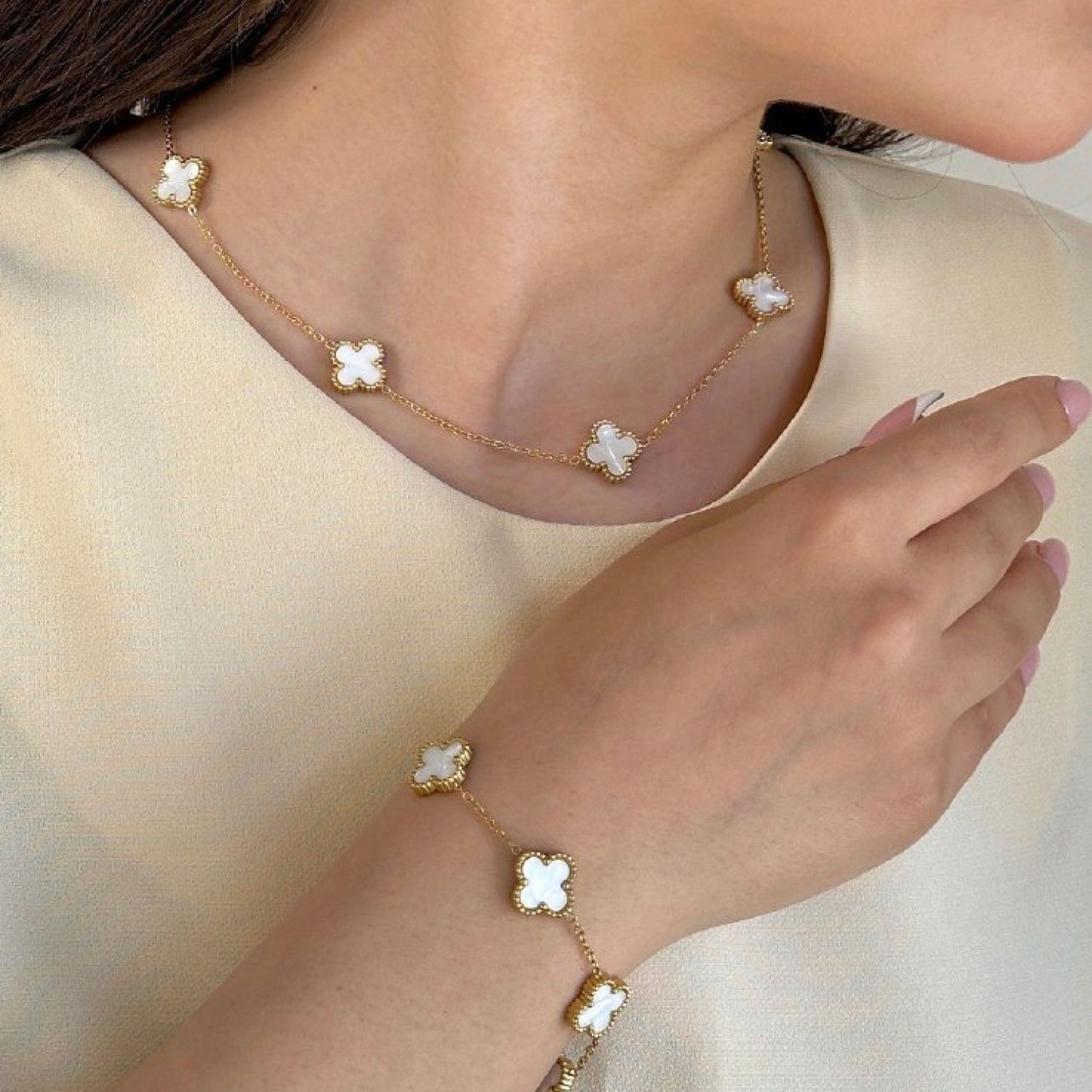 گردنبند استیل304 (Van cleef) ون کلیف سفید 13 میل طلایی