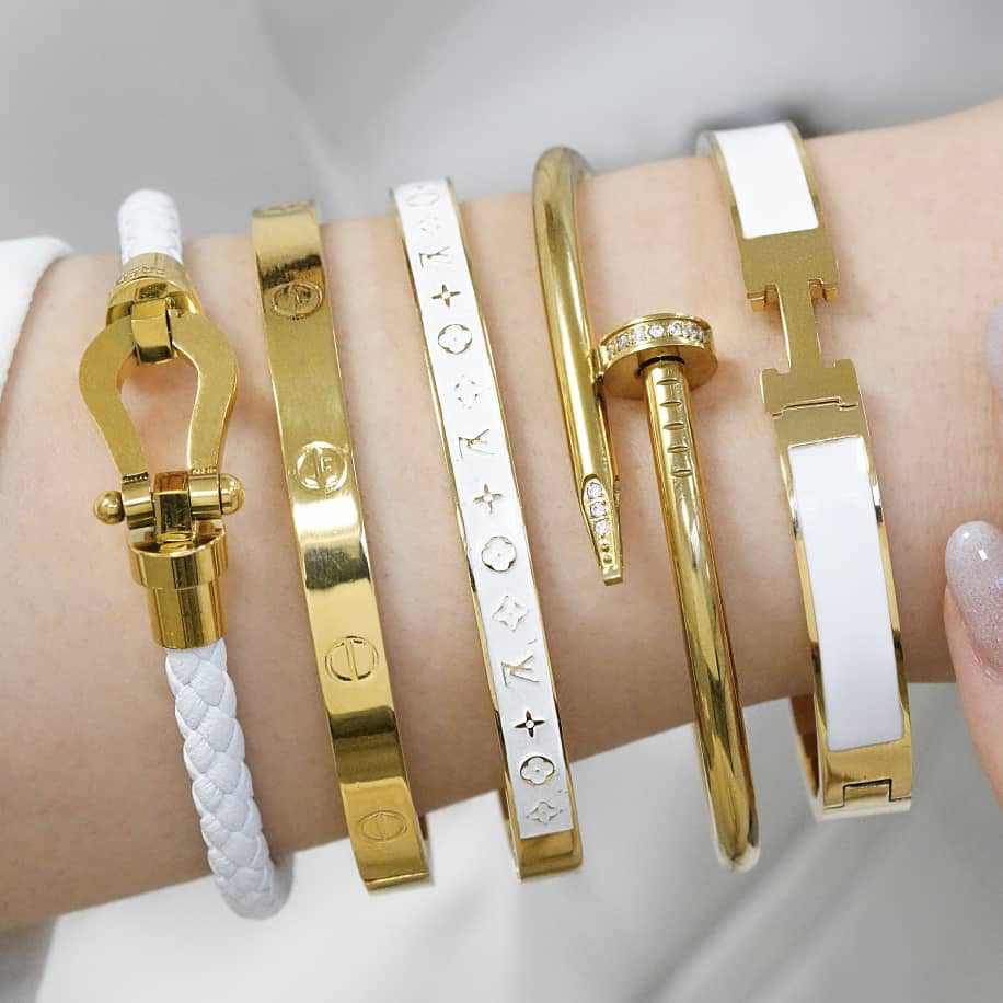 تصویر ست ترندی سفید رنگ