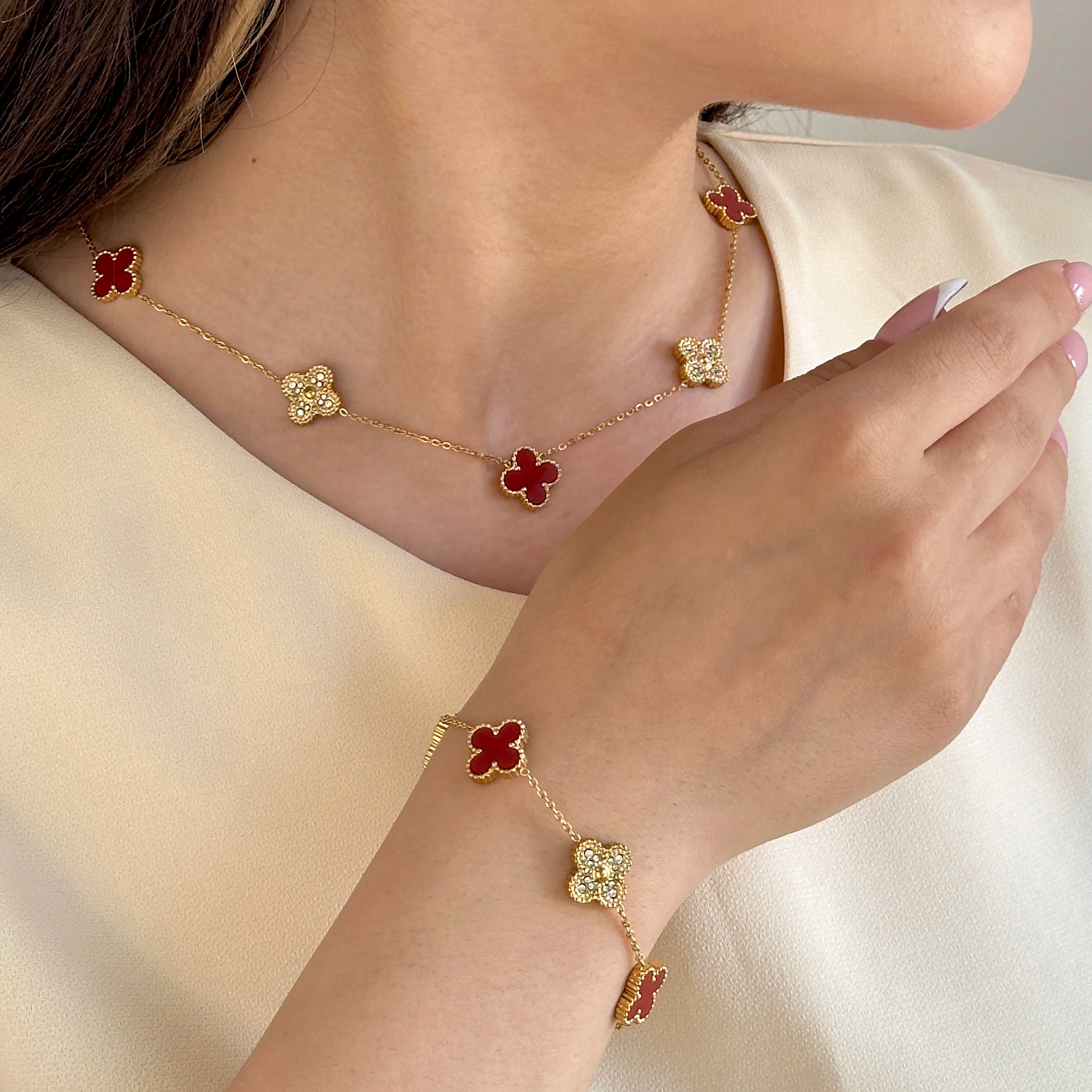 تصویر ست ونکلیف زرشکی نگین دار