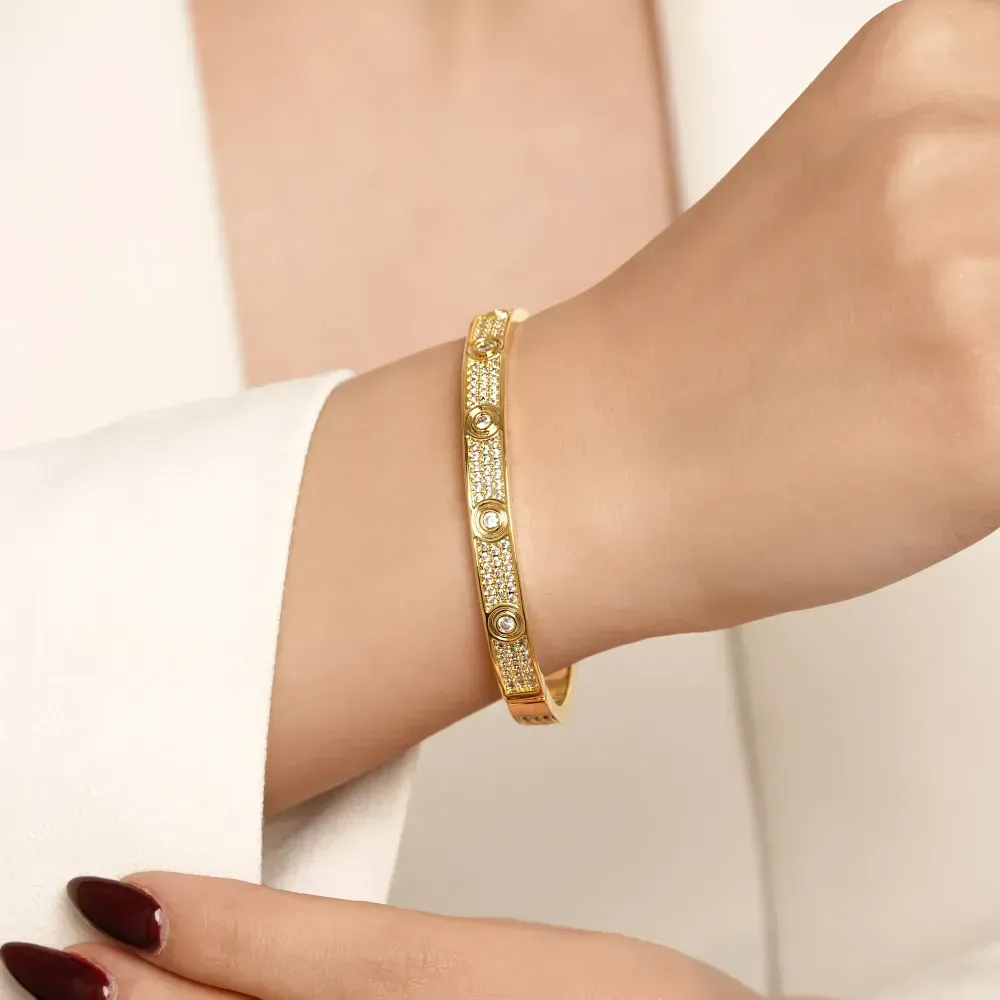 تصویر دستبند النگویی Cartier (کارتیر) طرح Love نگین دار طلایی