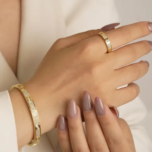 دستبند النگویی Cartier (کارتیر) طرح Love نگین دار طلایی