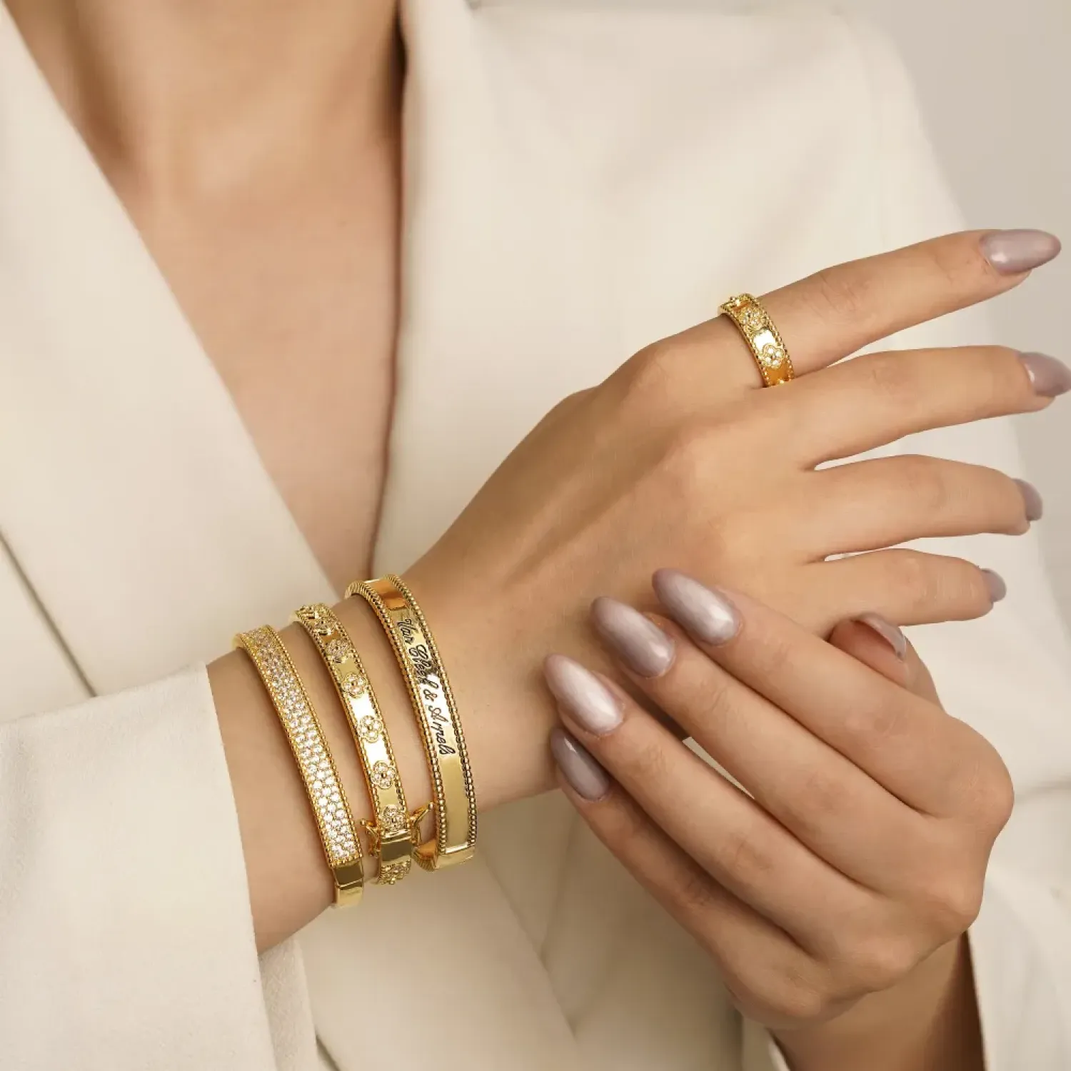 دستبند النگویی TRENDY نگین دار طلایی